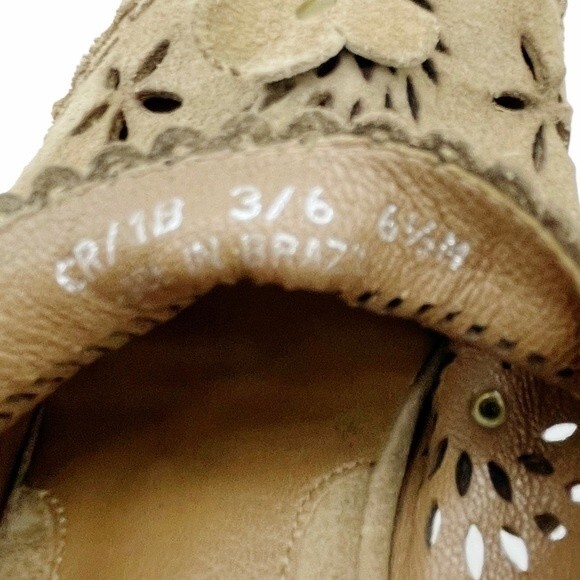 Via Spiga Light Brown Suede Laser Cut Floral Suede Studded Mule Women’s Size 6.5 - Picture 7 of 14